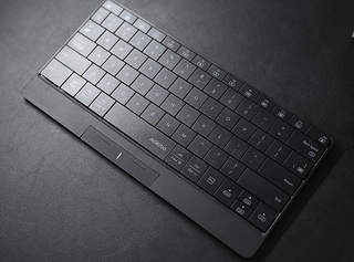 Mokibo - Smart Keyboard with Touchpad in Keys (black panel)