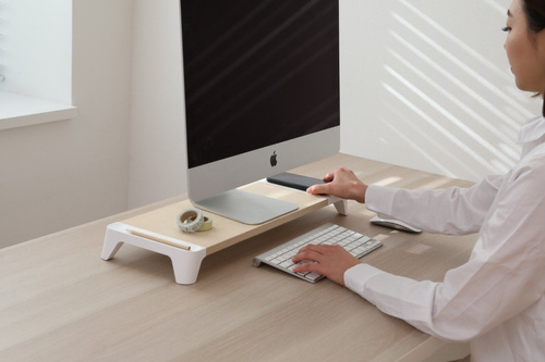 Pout Wireless Charging Monitor Stand